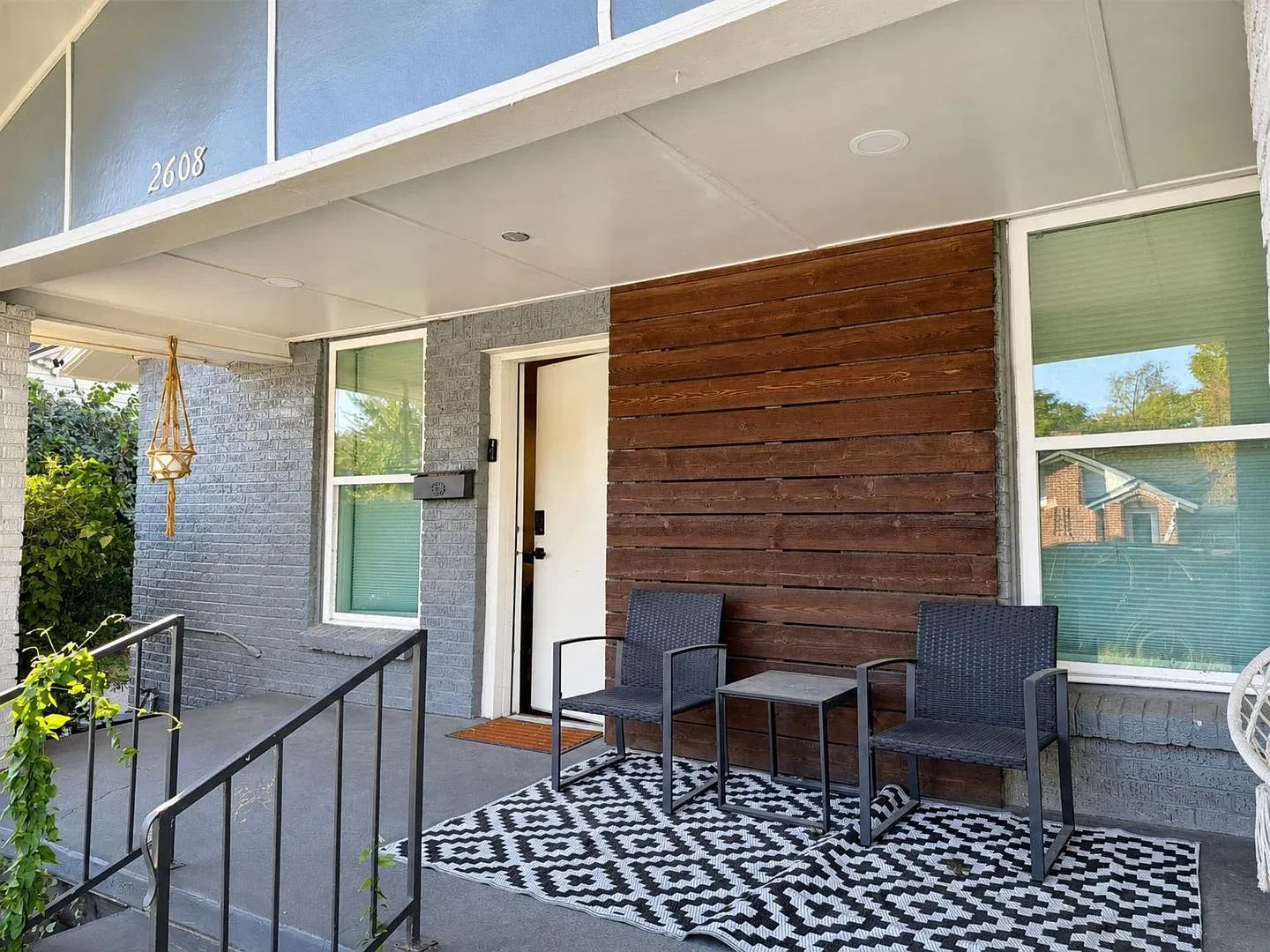 Location, Charm & Modern Updatesthis One Has It All! — Photo 2