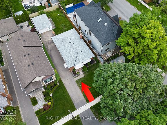 3rd image of 98 Yorkview Dr