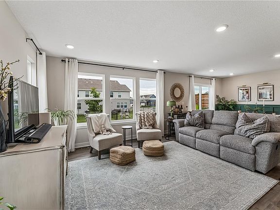 4th image of 3743 SW Clayton Pl