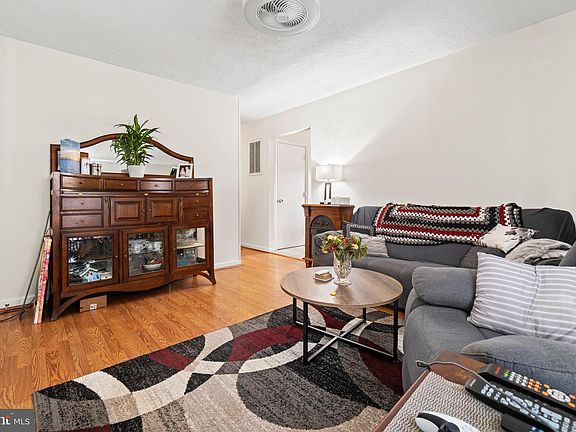 4th image of 13072 Bradley Ln