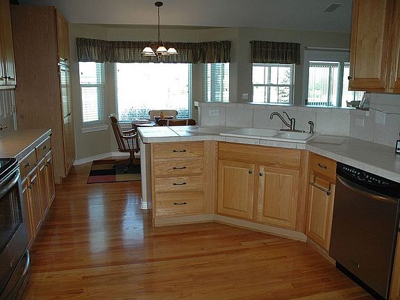 Upscale Appliances and Hardwood Flooring