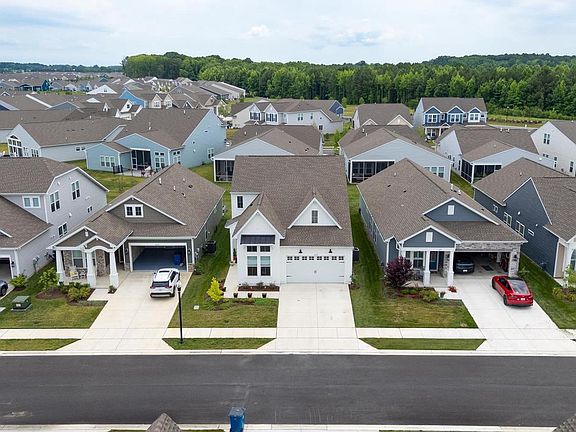 4th image of 233 Peregrine Dr