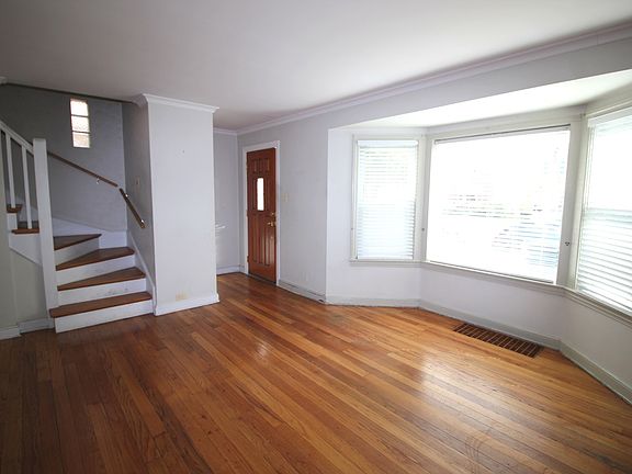 3rd image of 11156 S Artesian Ave