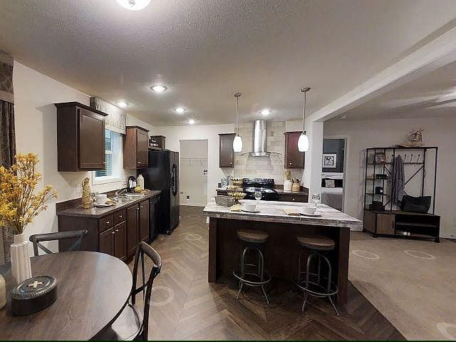 2nd image of 901 Lake Elmo Ave N #Xraai1