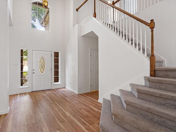 3rd image of 100 Parque Cir