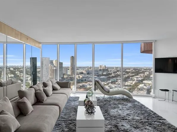 300 S Pointe Dr, Miami Beach, FL