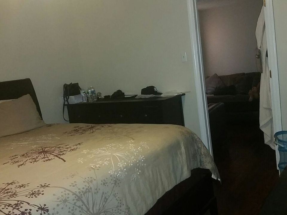 Bedroom 1 / Master
