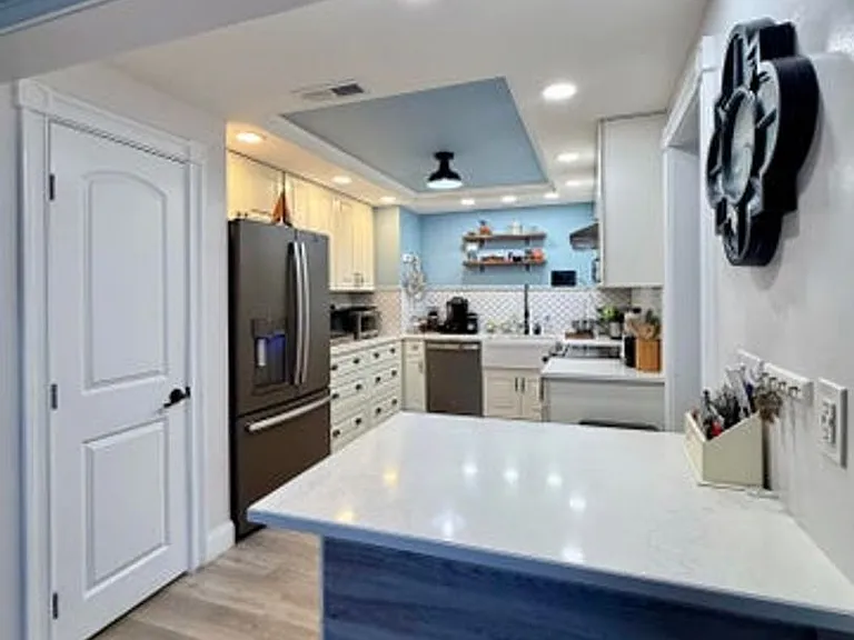 11584 Winchester Dr — Photo 2