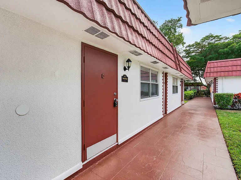 213 Waterford Cir #I — Photo 7