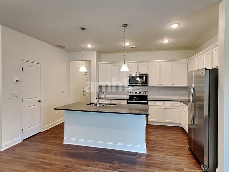 248 Willow Ln — Photo 4