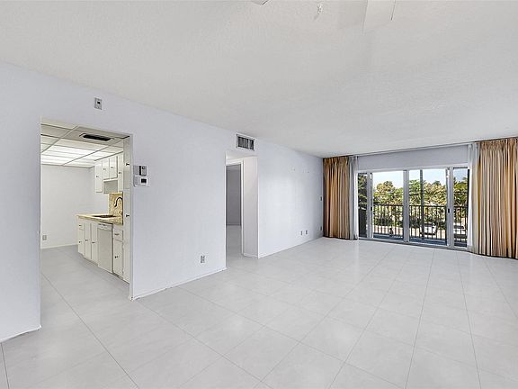 5th image of 1200 Hibiscus Avenue #203