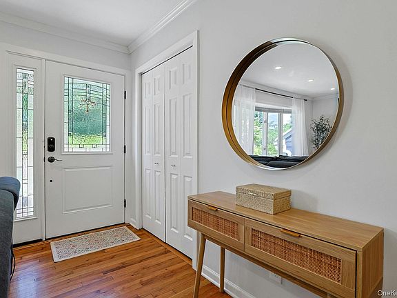 4th image of 28 Summit Place