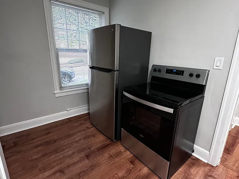 705 E Thomas St — Photo 3