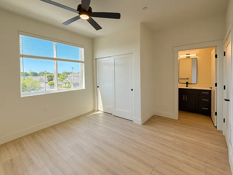 470 NW Fir Ave #201 — Photo 8