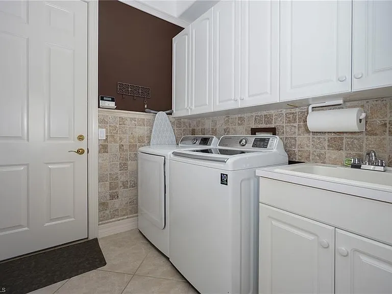 4248 Kensington High St — Photo 12