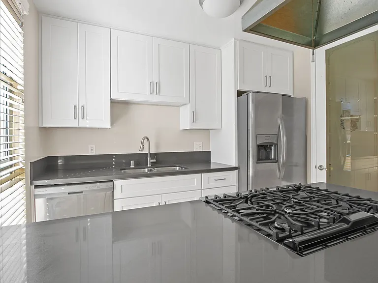 1133 16th St in Santa Monica - North of Wilshire Blvd! — Photo 2