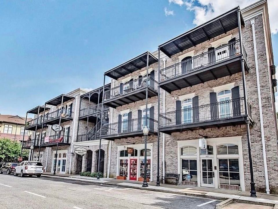 1st image of 113 Harbor Town Sq APT 301