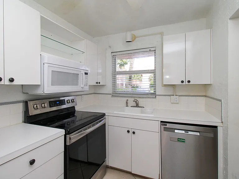 175 Turtle Lake Ct #111 — Photo 7