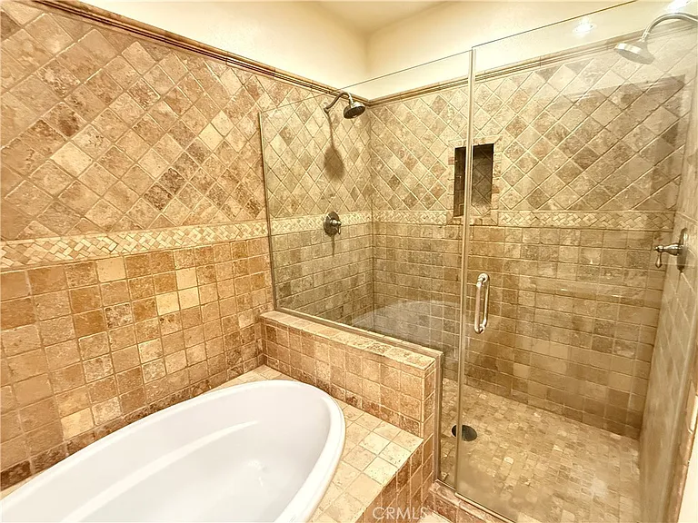 200 Paris Ln #210 — Photo 13