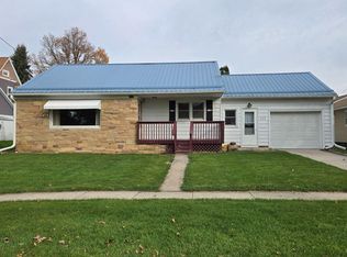 113 W Spring St, Strawberry Point, IA 52076