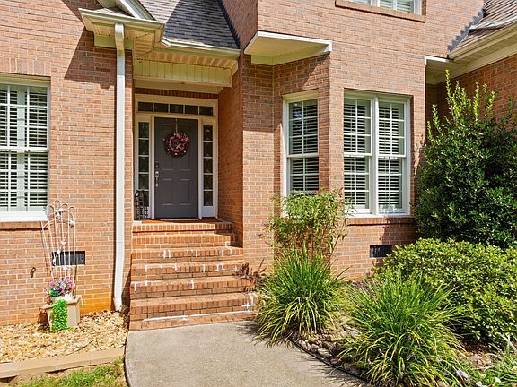 4th image of 304 Farmwood Dr