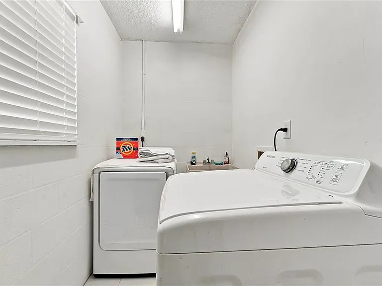 2855 Dueby St — Photo 20