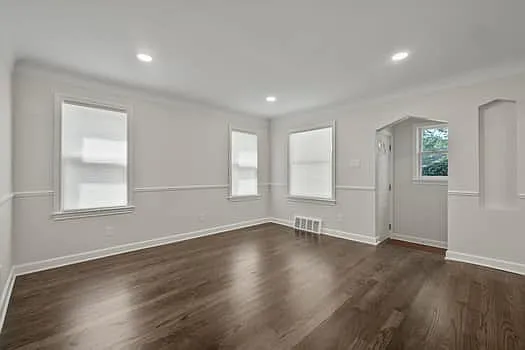 Building Photo - 815 McLean Ave