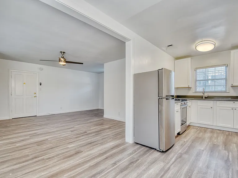 Lillian Way Apartments — Photo 12
