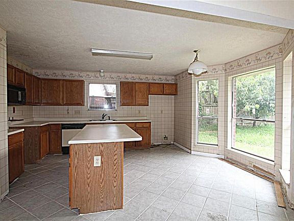 4th image of 8431 Battleoak Dr
