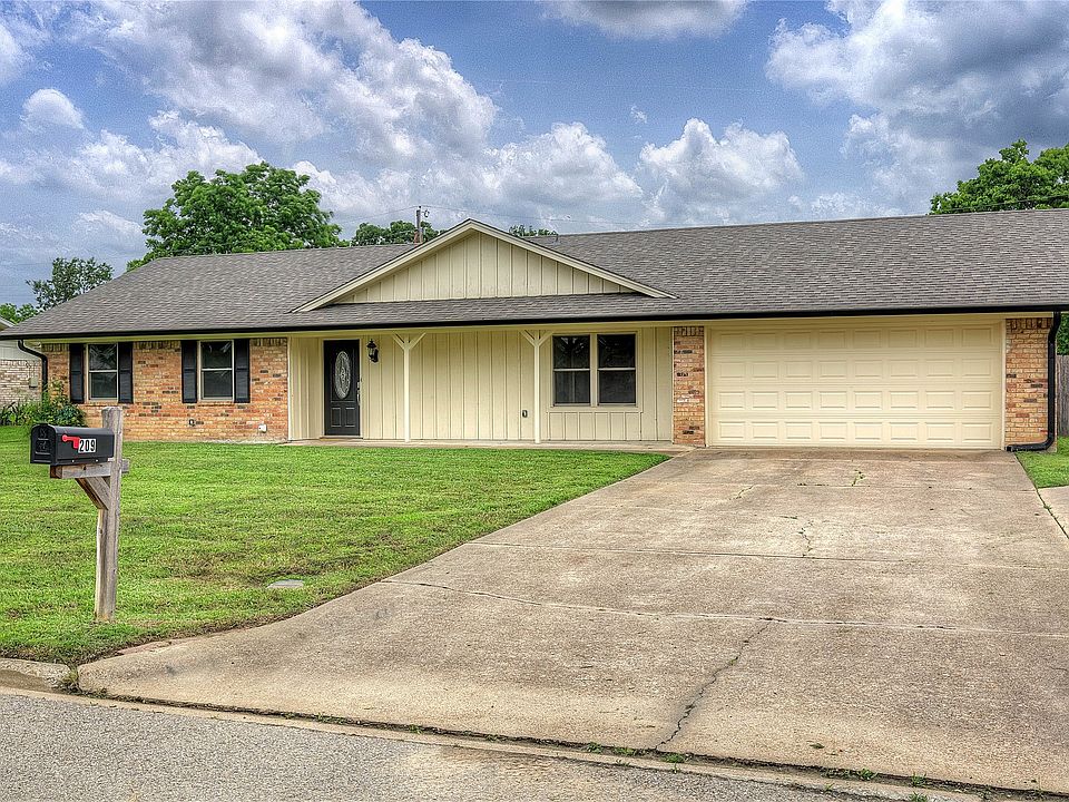 1st image of 209 Myndi Cir