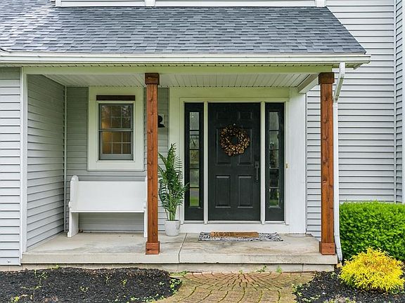 3rd image of 10 Jamie Lynn Dr
