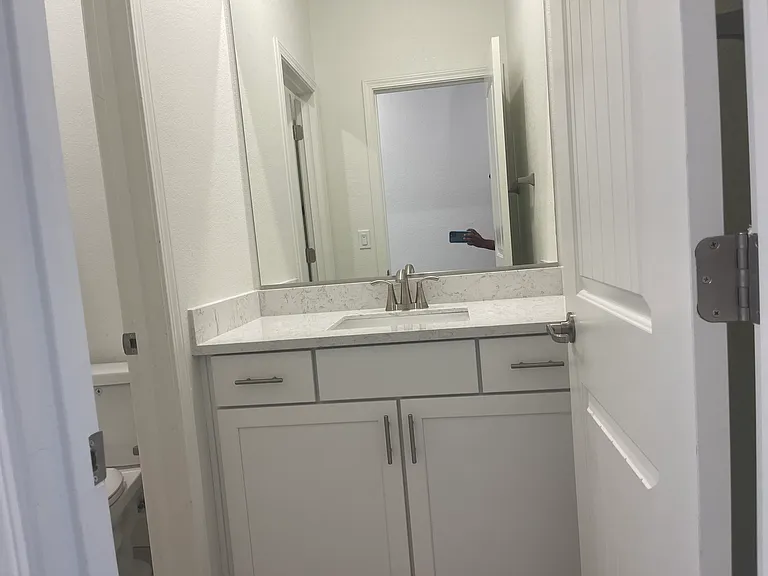 572 Knightsbridge Ct — Photo 17