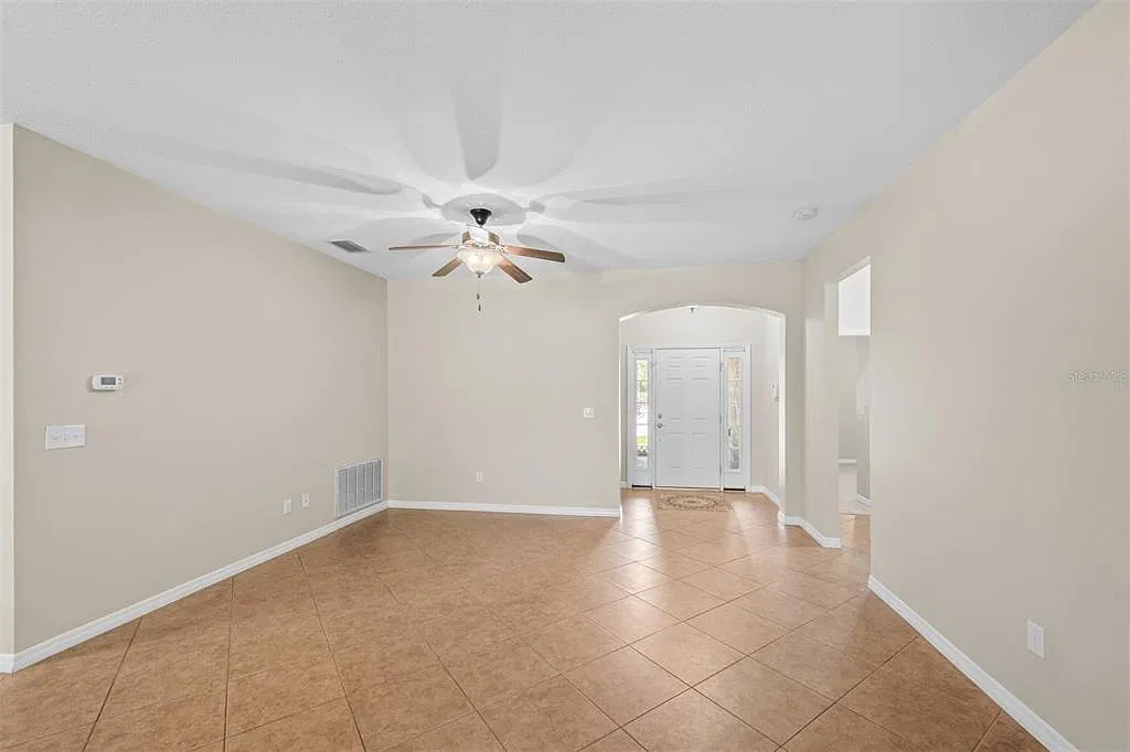 3 bed, 2.0 bath, 1744 sqft, $3,295 — Photo 3