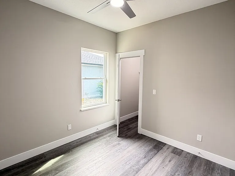 10 Lyons Pl #A — Photo 15