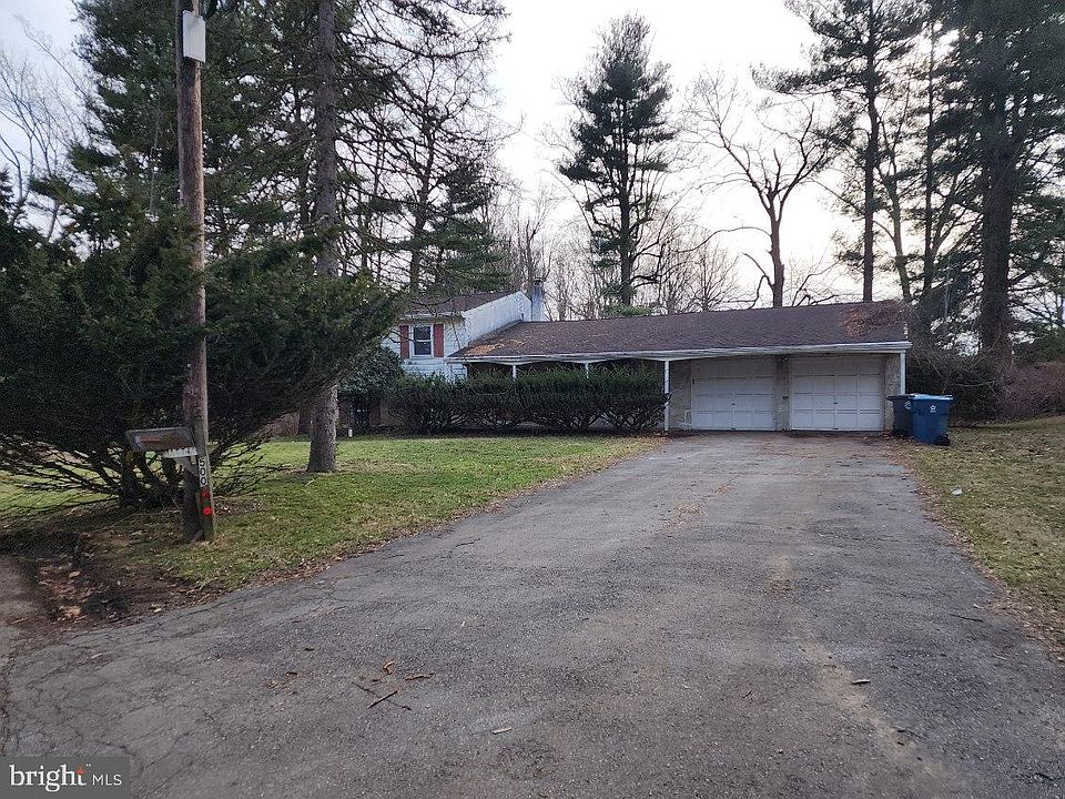 2nd image of 500 Oak Cir