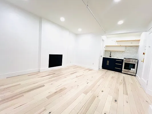 Rented by Pear NYC LLC | media 2