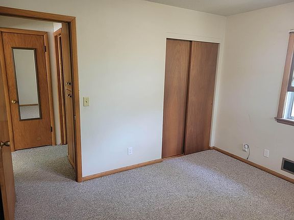 5th image of 629 51st Ave NE