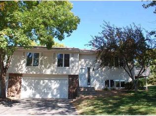 1307 W 140th St, Burnsville, MN 55337