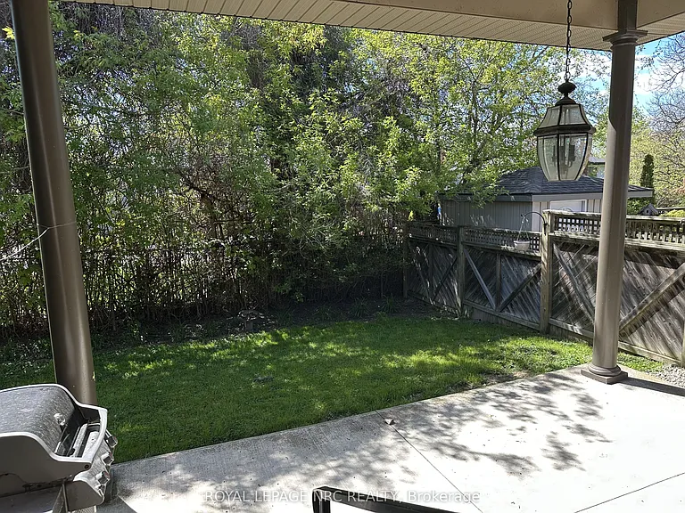 7 Sapphire Ct N — Photo 29