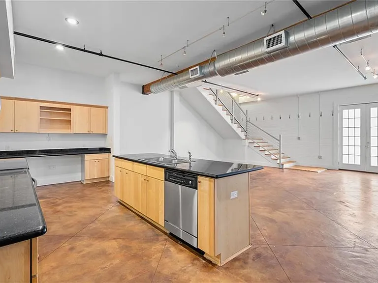 412 Dauphin St #THB — Photo 5