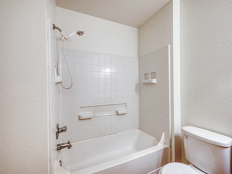 1511 Claremont Cir #A — Photo 15