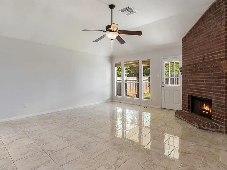 21812 Whispering Forest Dr — Photo 5