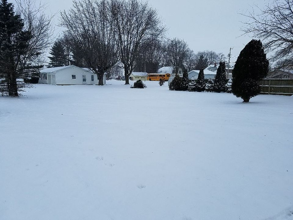 1st image of 126 W Payton St