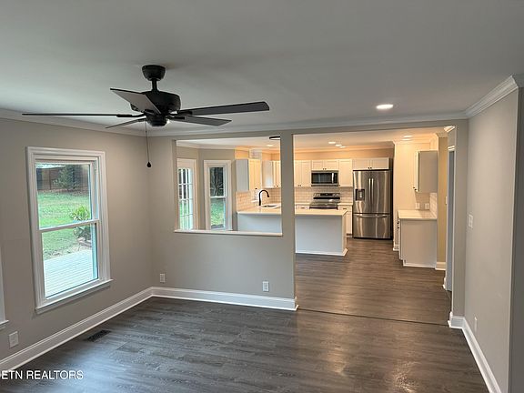 4th image of 3065 Hirst Cir