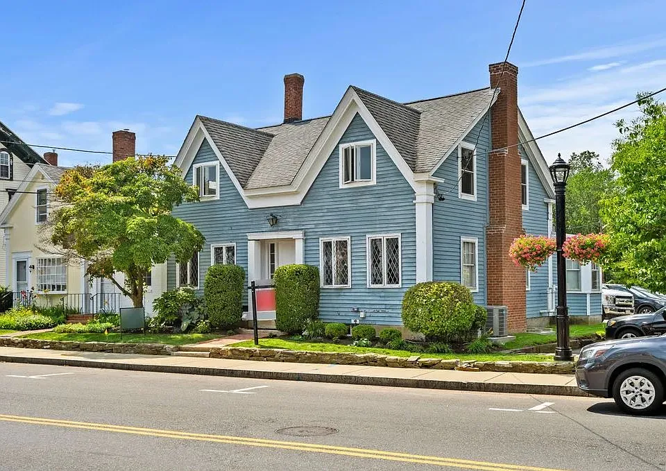 54 Main St #201
