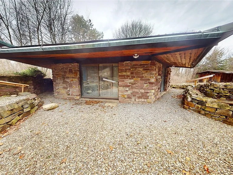 200 Steele Rd — Photo 1