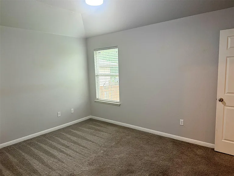 315 Nottingham Loop — Photo 6