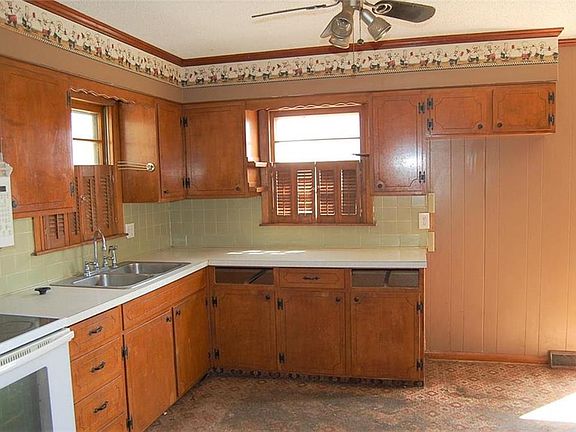 4th image of 63 Logan Ave