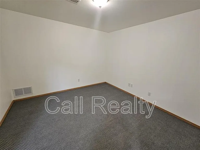 1021 N Malvern Rd — Photo 4