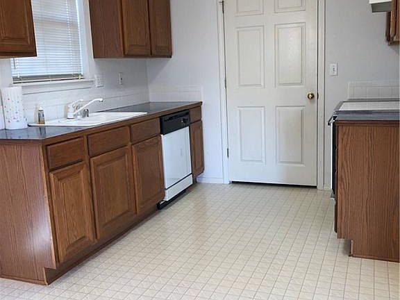 4th image of 531 Woods Dr